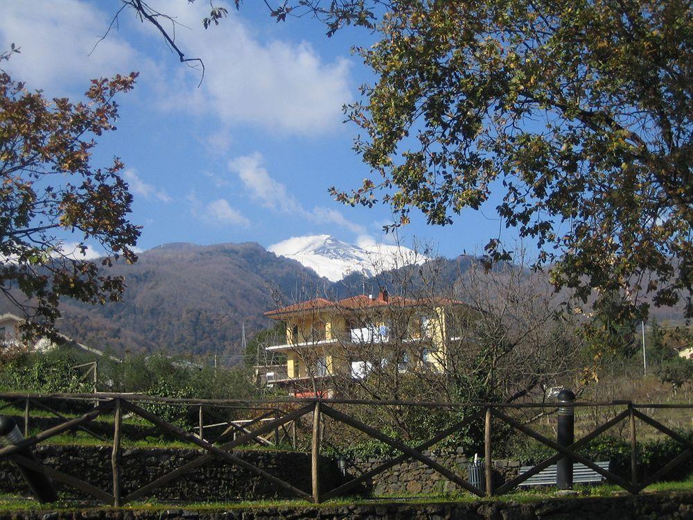 Villa Rosa Etna Apartments Zafferana Etnea Exteriör bild