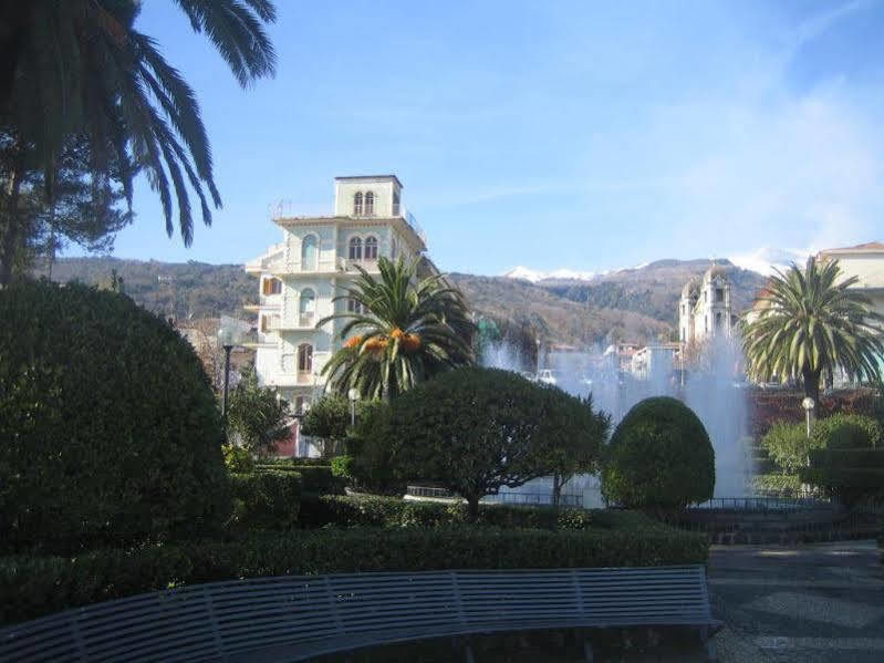 Villa Rosa Etna Apartments Zafferana Etnea Exteriör bild